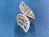 Anel de diamante com ouro amarelo com formato diferente