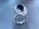 Anel de diamante com pedra safir azul