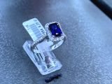 Anel de diamante com safir azul